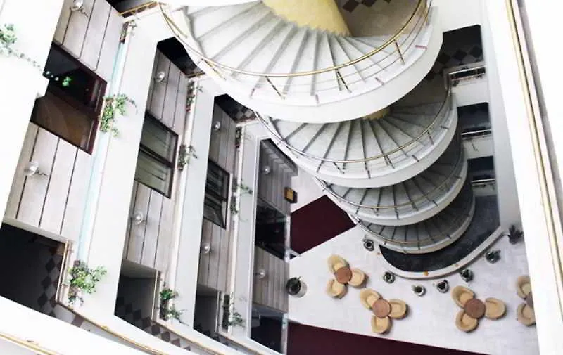 Hotel Leonardo Shkallnur
