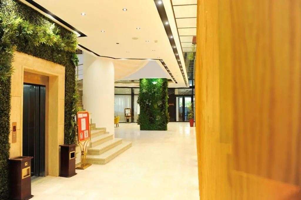 Hotel Leonardo Shkallnur