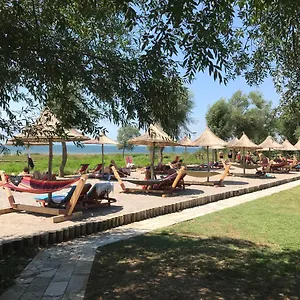Resort Shkodra, Grile