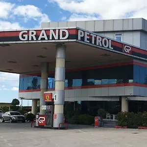 Hotel Grand Petrol, Fier